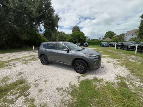 Used 2026 Nissan Rogue SV AWD/4WD image 2