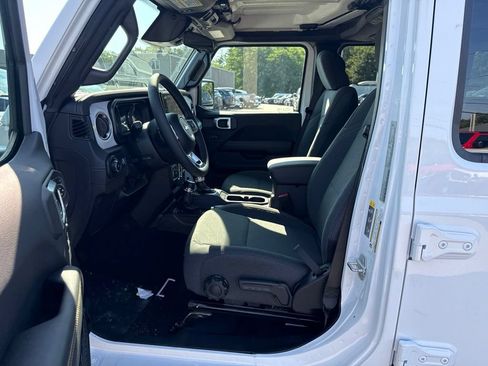 New 2026 Jeep Wrangler Unlimited Sahara AWD/4WD image 16