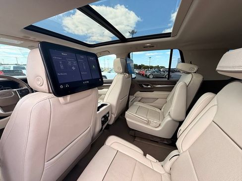 Used 2021 GMC Yukon Denali w/ Denali Premium Package AWD/4WD image 12