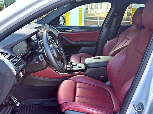 Used 2024 BMW X4 xDrive30i w/ M Sport Package AWD/4WD image 7