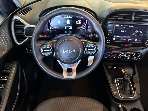 Used 2023 Kia Soul LX w/ LX Technology Package image 14