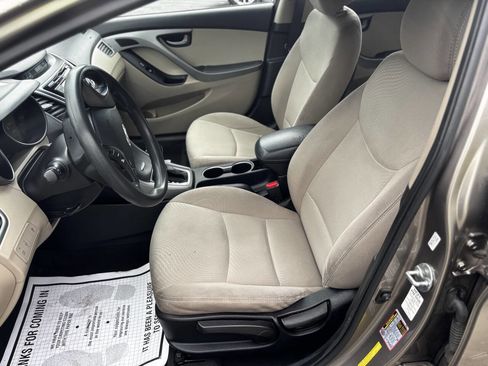 Used 2015 Hyundai Elantra SE image 16