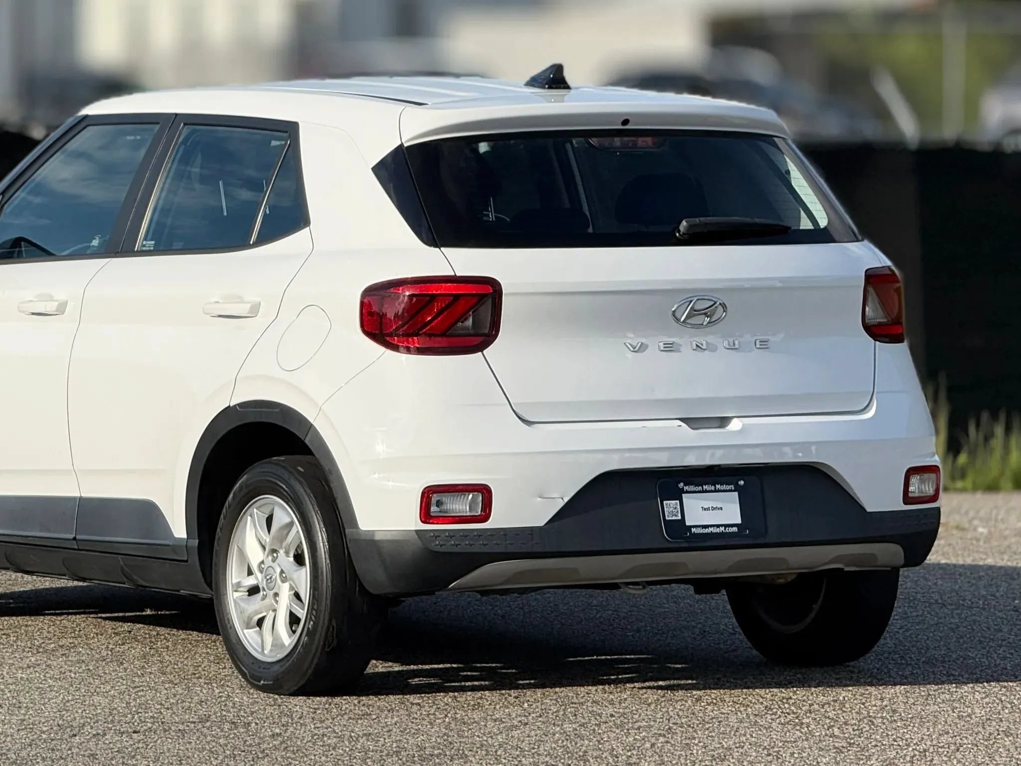 Used 2021 Hyundai Venue SE FWD image 16