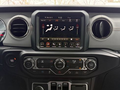 Used 2022 Jeep Wrangler Unlimited Sahara image 24