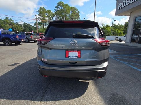Used 2025 Nissan Rogue SV AWD/4WD image 6