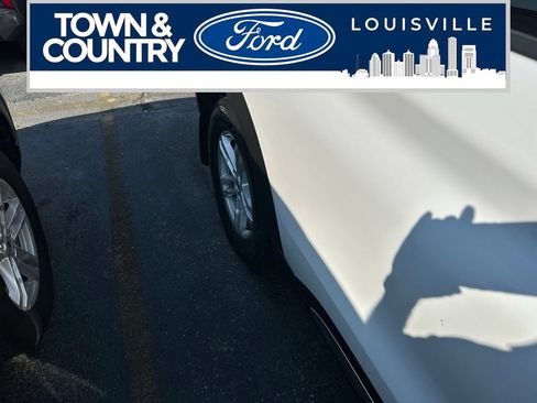 Used 2021 Ford Explorer XLT w/ Class III Trailer Tow Package AWD/4WD image 7