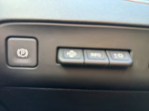 Used 2024 Buick Enclave Avenir AWD/4WD image 21