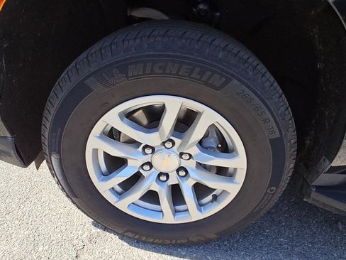 Used 2024 Chevrolet Suburban LT RWD image 26