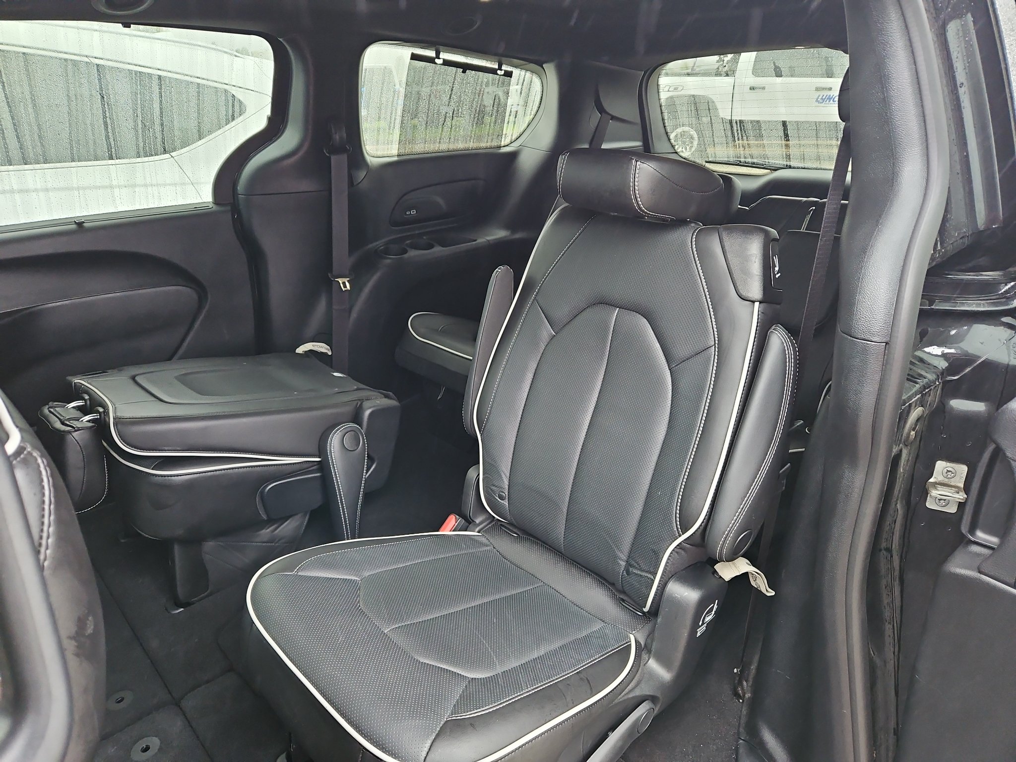 Used 2023 Chrysler Pacifica Limited w/ S Appearance Package AWD/4WD image 8