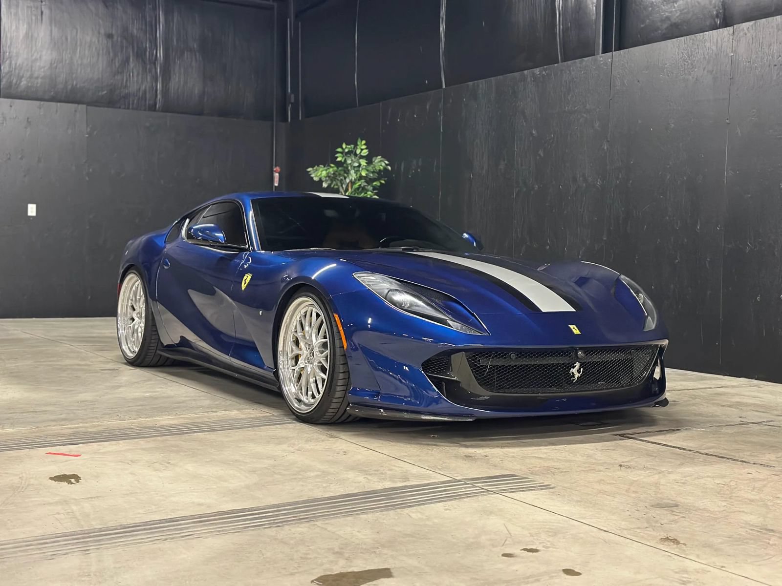Used 2018 Ferrari 812 Superfast RWD image 1