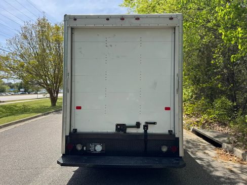 Used 2017 Chevrolet Express 3500 RWD image 8