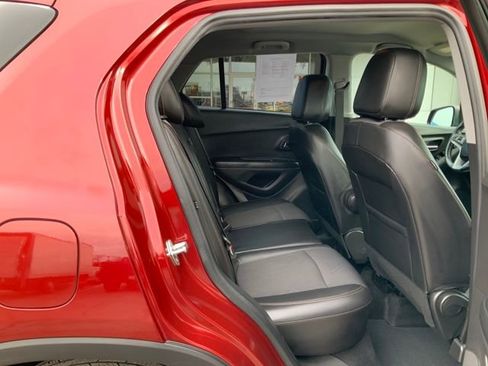 Used 2022 Chevrolet Trax LT w/ LT Convenience Package image 19