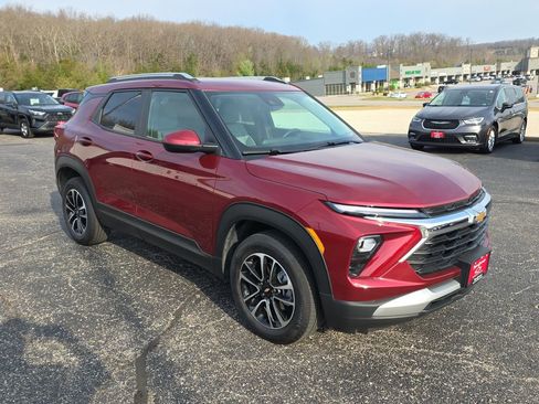 Used 2025 Chevrolet TrailBlazer LT w/ Convenience Package image 2