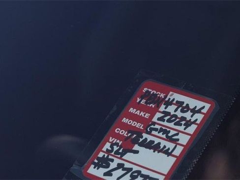 Used 2024 GMC Terrain SLT image 27