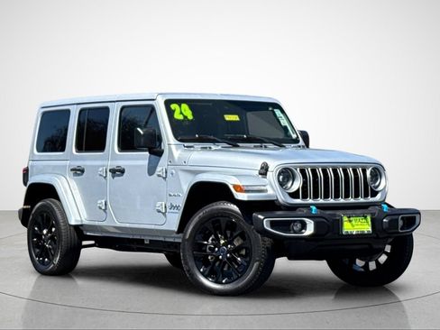 Used 2024 Jeep Wrangler Unlimited Sahara AWD/4WD image 2