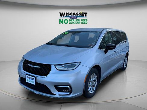 Used 2024 Chrysler Pacifica Touring-L FWD image 15