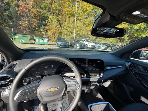 Used 2025 Chevrolet Equinox LT image 33