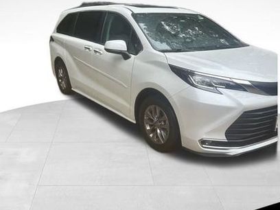 Used 2023 Toyota Sienna XLE