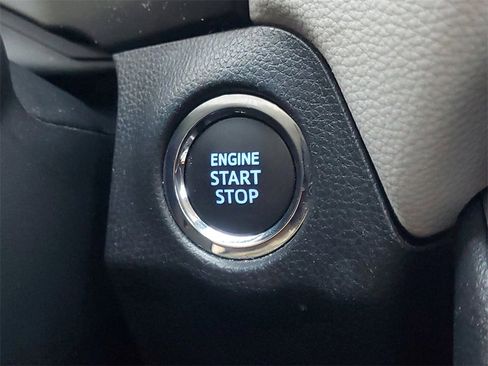 Used 2022 Toyota RAV4 XLE image 31