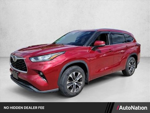 Used 2020 Toyota Highlander XLE AWD/4WD image 1