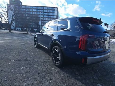 Used 2025 Kia Telluride S image 4