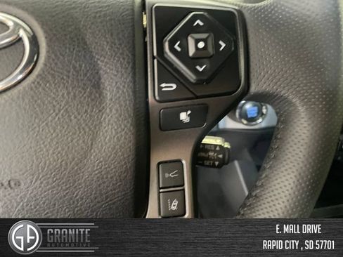 Used 2022 Toyota Tacoma TRD Off-Road w/ Technology Package AWD/4WD image 32