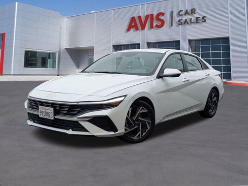 Used 2025 Hyundai Elantra SEL FWD image 1