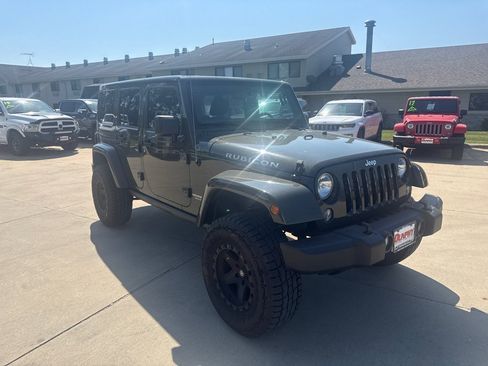 Used 2015 Jeep Wrangler Unlimited Rubicon w/ Connectivity Group AWD/4WD image 7