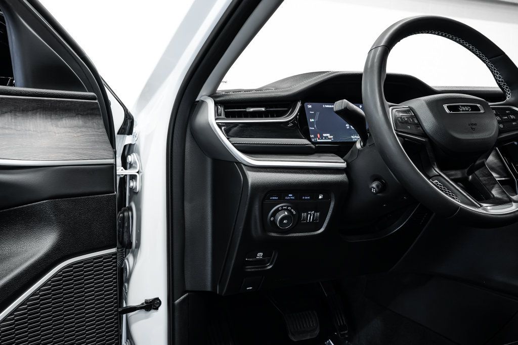 Used 2023 Jeep Grand Cherokee 30th Anniversary AWD/4WD image 21