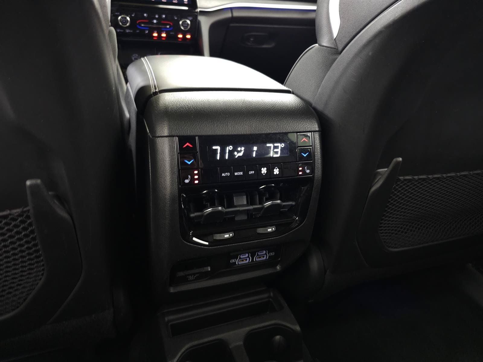 Used 2021 Jeep Grand Cherokee L Overland w/ Luxury Tech Group IV AWD/4WD image 35