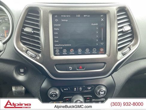 Used 2019 Jeep Cherokee Trailhawk w/ Cold Weather Group image 11