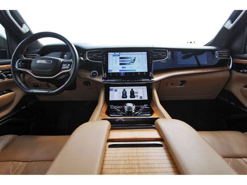 Used 2022 Jeep Grand Wagoneer Series III w/ Rear Seat Video Group 1 AWD/4WD image 9