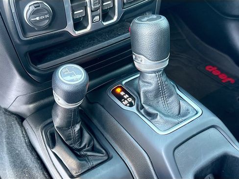 Used 2022 Jeep Wrangler Unlimited Sport AWD/4WD image 19