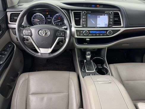Used 2015 Toyota Highlander Limited Platinum AWD/4WD image 12