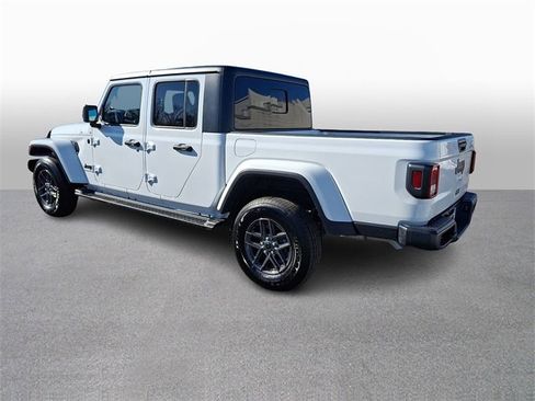 Used 2024 Jeep Gladiator Sport image 5