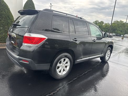 Used 2012 Toyota Highlander FWD w/ Tech Pkg image 11