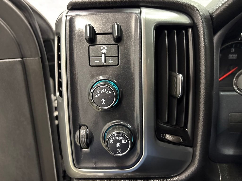 Used 2017 Chevrolet Silverado 1500 LT w/ All Star Edition AWD/4WD image 28