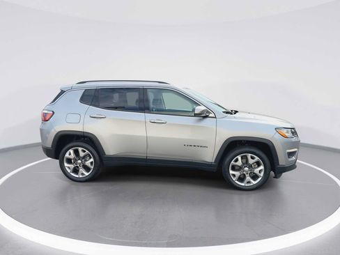 Used 2019 Jeep Compass Limited AWD/4WD image 9