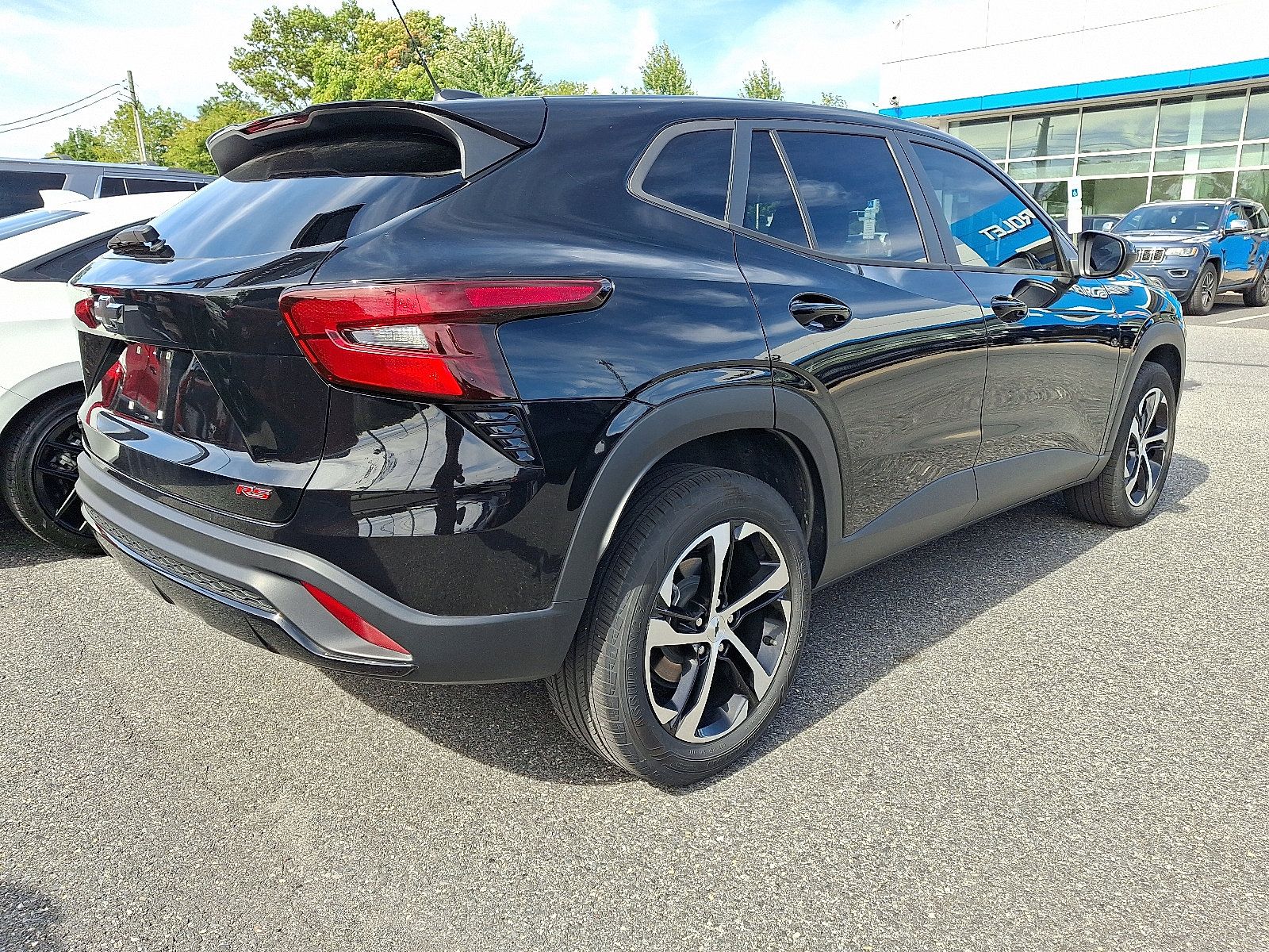 Used 2024 Chevrolet Trax RS FWD image 6