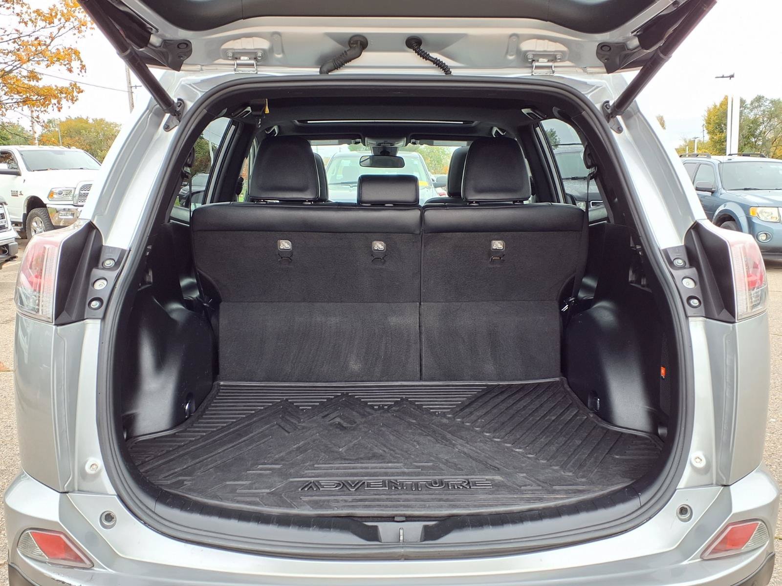 Used 2016 Toyota RAV4 SE w/ Advanced Technology Package AWD/4WD image 11