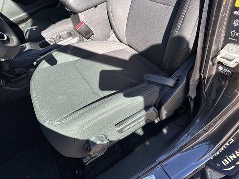 Used 2023 Jeep Gladiator Sport image 33