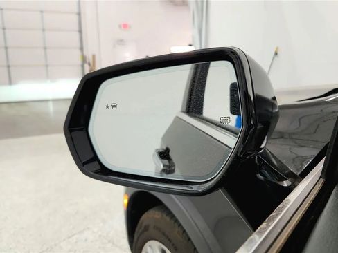 Used 2024 Cadillac XT4 Premium Luxury image 28