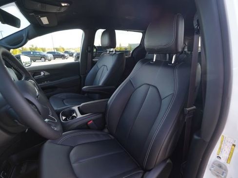 New 2026 Chrysler Voyager LX image 34