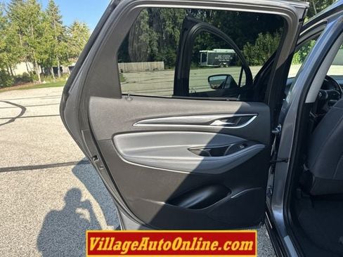 Used 2019 Buick Enclave Essence AWD/4WD image 31