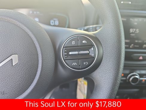 Used 2025 Kia Soul LX w/ LX Technology Package FWD image 23