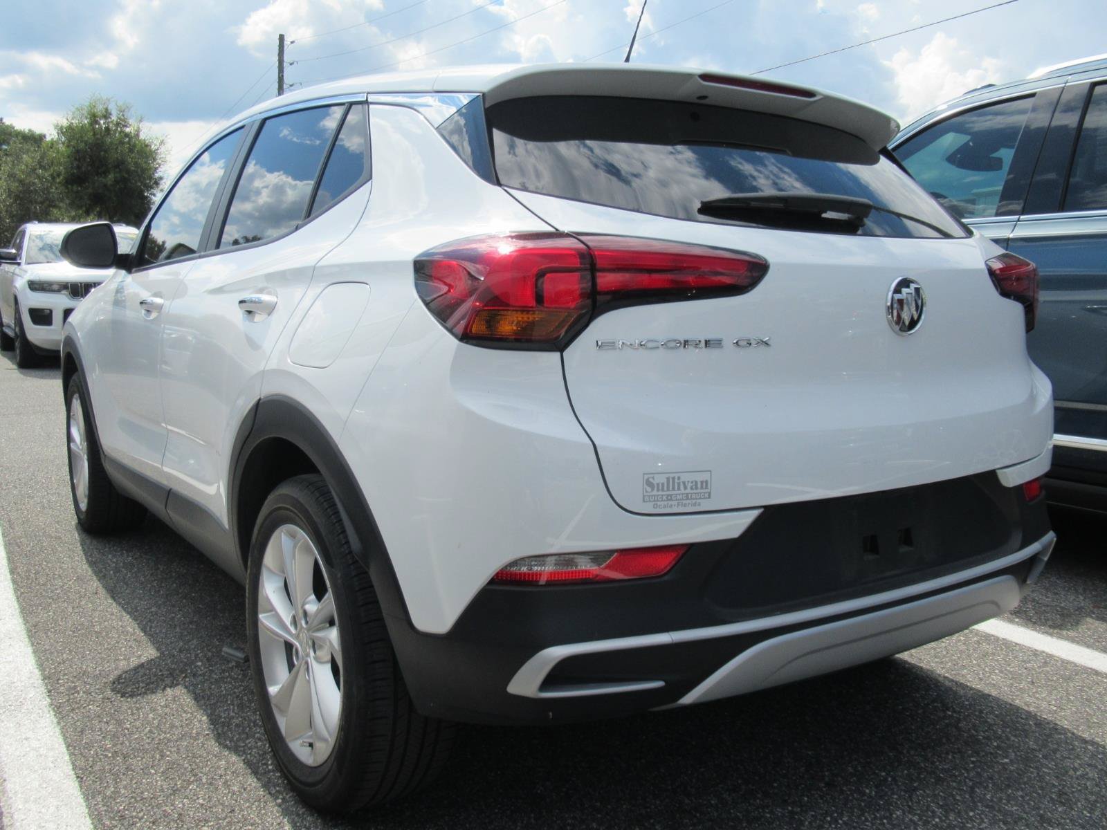 Used 2022 Buick Encore GX Preferred w/ Cold Weather Comfort Package FWD image 3