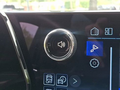 Used 2025 Chevrolet Silverado EV LT image 27