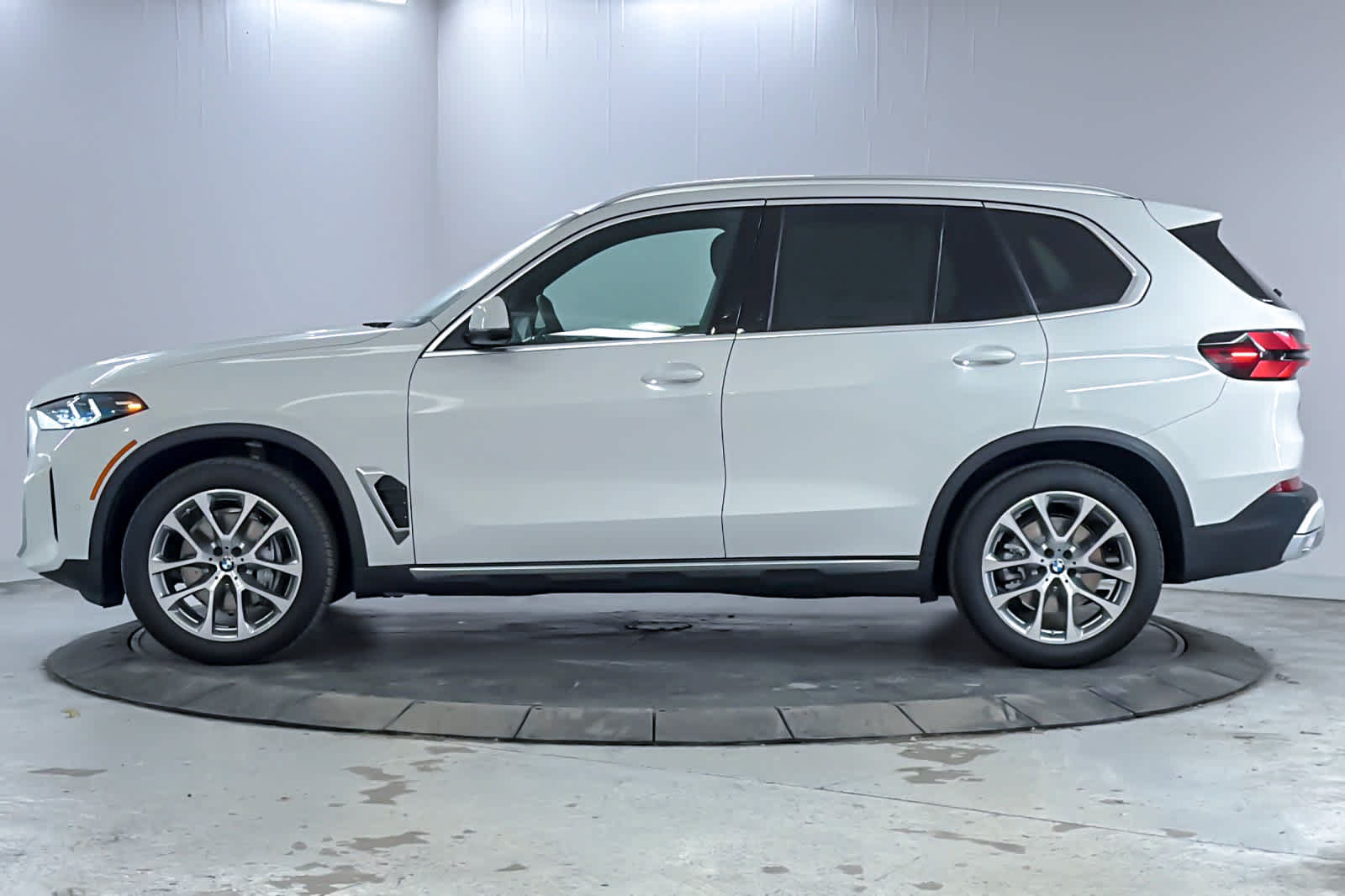 Used 2026 BMW X5 xDrive40i w/ Premium Package AWD/4WD image 5