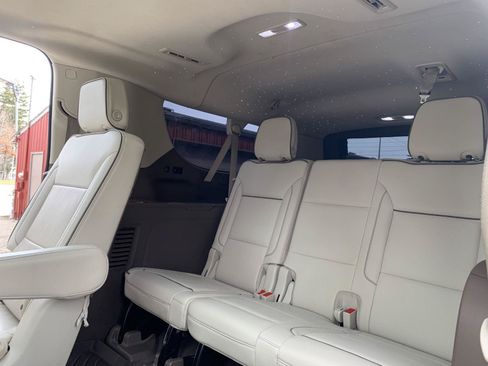 Used 2021 GMC Yukon XL Denali w/ Denali Premium Package AWD/4WD image 31