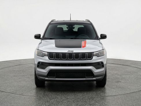 Used 2025 Jeep Compass Trailhawk image 2
